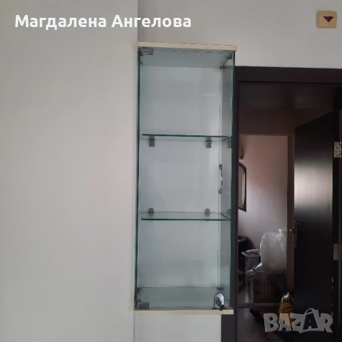 Стъклена витрина- етажерка, снимка 2 - Етажерки - 52412428