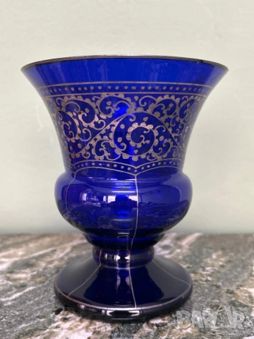 Кобалтово синя ваза със сребро