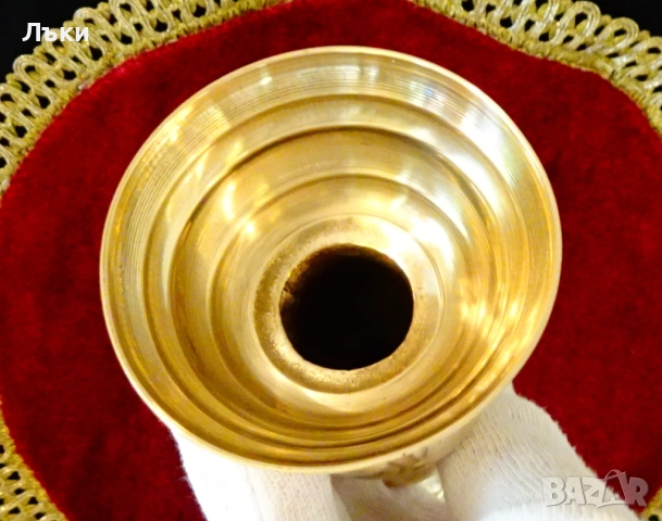 Бронзов свещник с ефектен дизайн. , снимка 4 - Антикварни и старинни предмети - 52121416