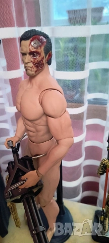 Екшън фигура на Арнолд Terminator800,30 см Battle Demage , снимка 7 - Колекции - 53989547