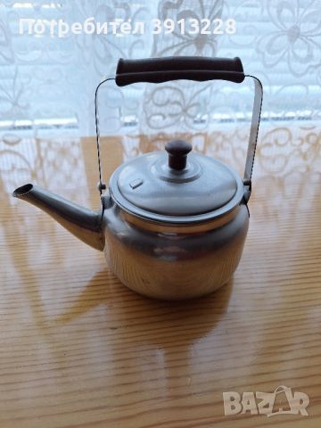 Метален чайник  с вместимост 0.5 л, снимка 1 - Аксесоари за кухня - 46204447