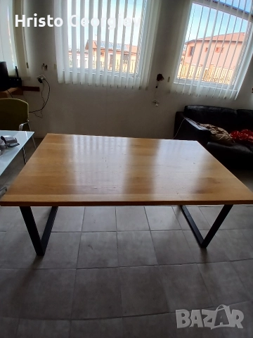 Масивна маса от дъб