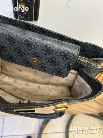 Дамска чанта Guess, снимка 3 - Чанти - 53678575