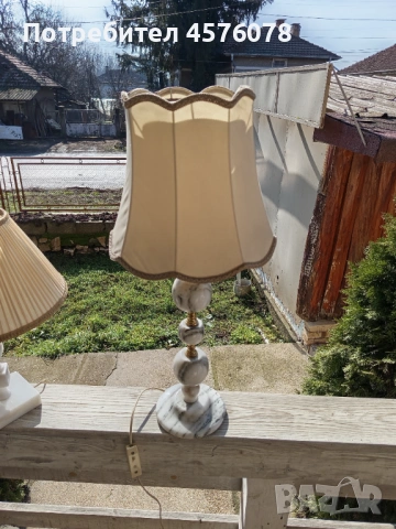 ретро мраморни и дървена лампа