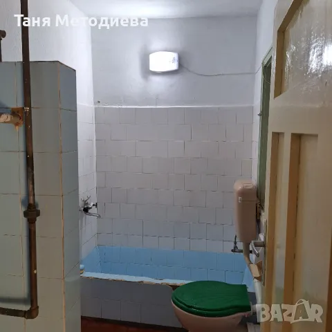 Масивна двуетажна къща 148м2, селскостопански постройки и двор 1126м2 с. Слатина 25км от Карлово, снимка 8 - Къщи - 50151884