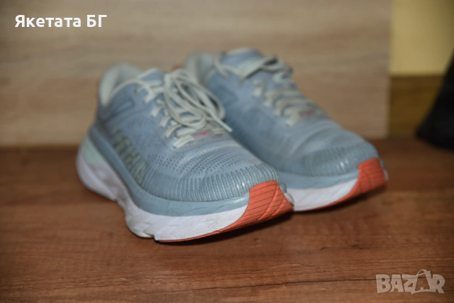 HOKA оригинални маратонки 39 1/3 номер, снимка 3 - Маратонки - 53845211