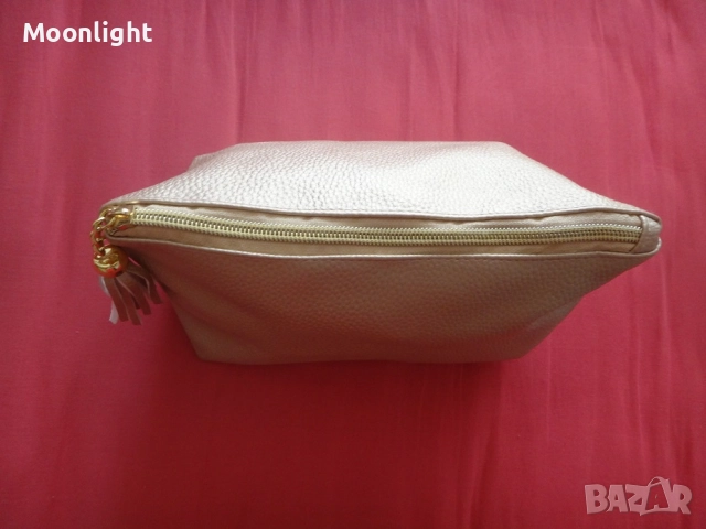 Нов тоалетен козметичен несесер в златно, снимка 4 - Чанти - 52639364
