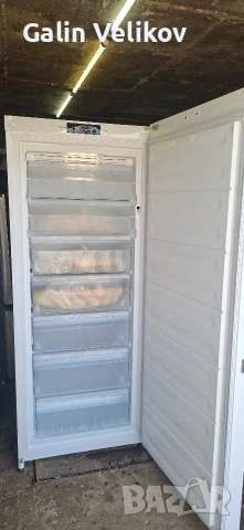 Продавам вертикален фризер Bauknecht, снимка 3 - Фризери - 53853940