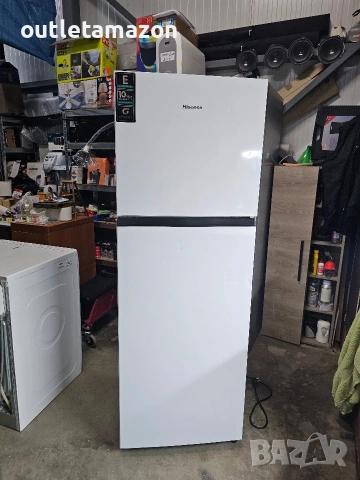 Хладилник с горна камера HISENSE RT422N4AWE, Total No Frost, 325 л