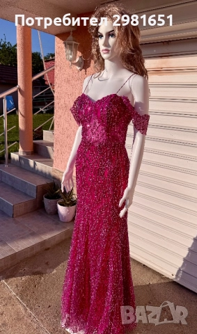 Уникална рокля