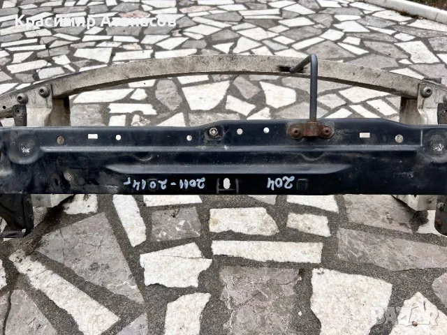 Маска очиларка основа предна броня за Мерцедес Ц-класа W204. 2011-2014г, снимка 4 - Части - 49779121