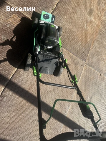 Акумулаторна косачка 40волта., снимка 2 - Градинска техника - 51287768