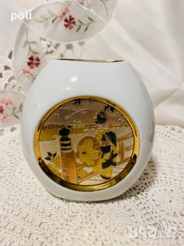 порцеланова ваза