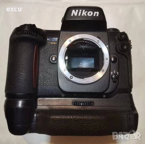 Фотоапарат Nikon F100 с батериен грип