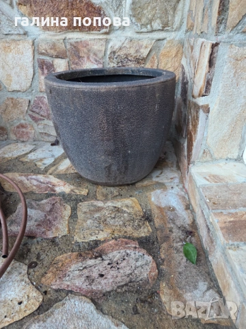 Продавам 2 броя саксии 50/50/41