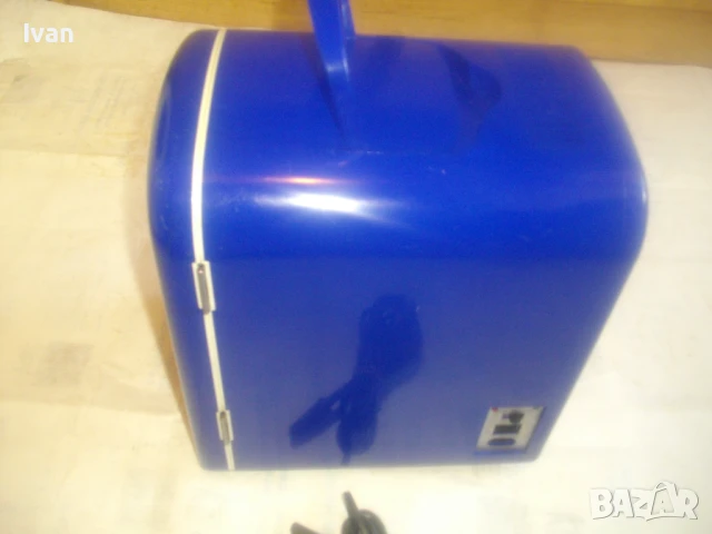 Немски мини хладилник функции изстудяване/затопляне работи на 12V и на 220V Почти нов отличен, снимка 5 - Хладилници - 51310616