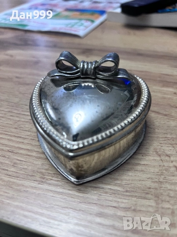 Уникално красива , посребрена кутийка за бижута