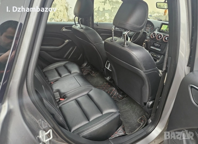 Mercedes B180 *КОЖА *ПОДГРЕВ *DISTRONIC * Park asist* Android auto&Carplay * KAMERA, снимка 12 - Автомобили и джипове - 52632583
