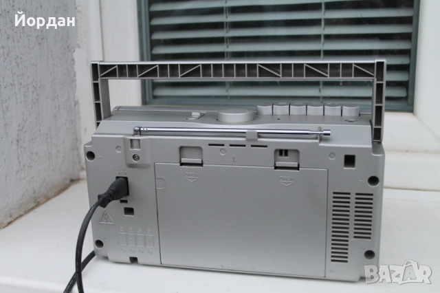 Радио касетофон ''Sony CFM 20L'', снимка 9 - Радиокасетофони, транзистори - 52367439