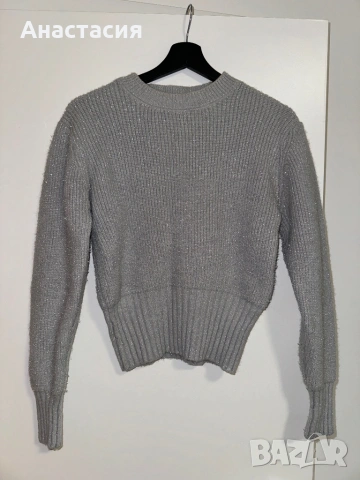 Сребрист бляскав пуловер  