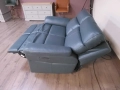 Синьо - зелен кожен диван двойка с ел релакс механизъм La-z-boy, снимка 2