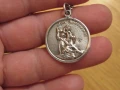 Старинен солиден сребърен медальон Свети мъченик Христофор пресича поток и носи дете сребро, снимка 1