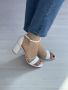 Елегантни дамски сандали с ток и бляскави линии за стилна походка