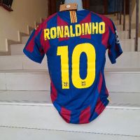 Тениска Роналдиньо Барселона 2006 г - ретро легенди, снимка 1 - Футбол - 45508966