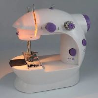 Мини Шевна машина с масичка и лампа 4 в 1 Mini Sewing Machine, снимка 3 - Шевни машини - 45240840