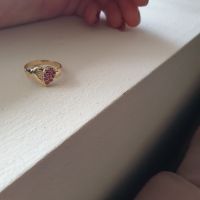 Здравейте, продавам златен пръстен тип сърце с рубин, снимка 3 - Пръстени - 45714699