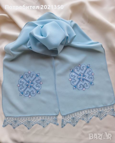 Ръчно бродиран копринен шал с автентичен български мотив и дантела , снимка 1