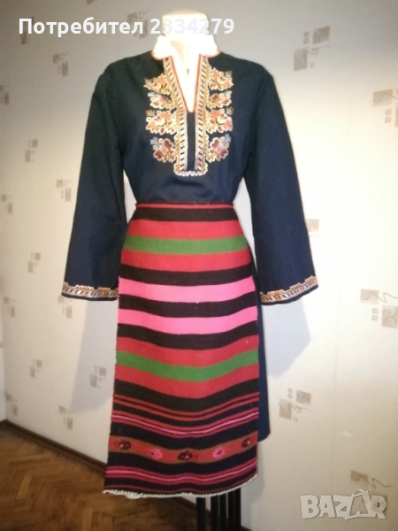 Стар сукман, изработен през 70-те години, използван от народна певица в ансамбъл за песни и танци, снимка 1