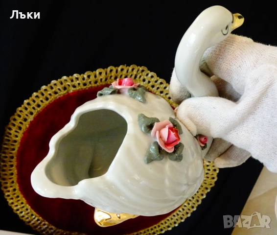 Фигура,ваза Лебед дрезденски порцелан,рози. , снимка 8 - Статуетки - 52171477