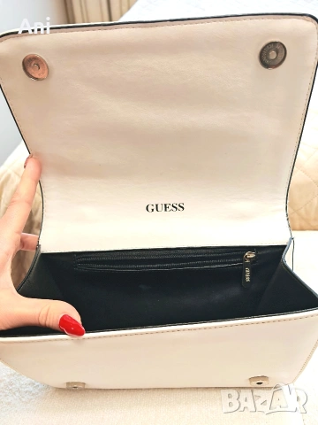 Дамска чанта Guess бяла, снимка 3 - Чанти - 53792748