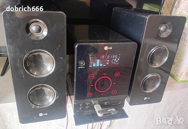 Аудио уредба LG USB CD FM Aux с тонколони диск флашка аукс радио
