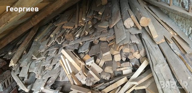 Продавам сух дървен материал  : запазени греди и дъски