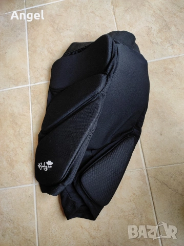 Протекторни шорти Bodyprox – Защита за Ски, Сноуборд и Кънки (Протектор за таз), снимка 2 - Зимни спортове - 53471522