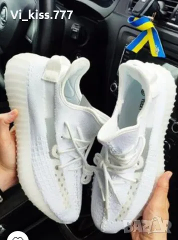 Нови обувки Adidas yeezi boost 350 V2, снимка 1 - Маратонки - 48909527