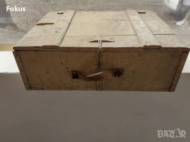 Нациски военен сандък за патрони със етикет и свастика