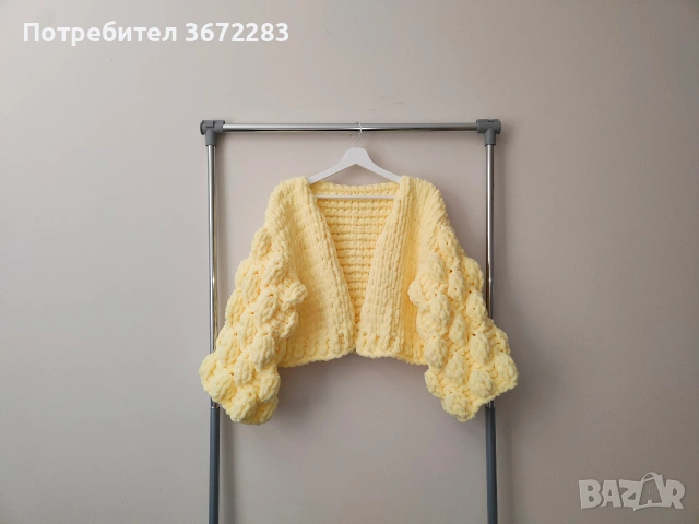 Ръчно плетена жилетка с bubble ръкави от мека прежда