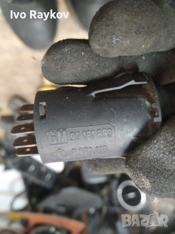 Бутон аварийни Опел Кадет 1984-1991 Opel Kadett 90181853 , снимка 3 - Части - 53905563