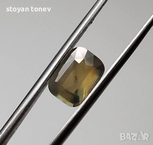 Александрит с великолепен променящ се цвят 1.03кт.! Сертифициран! Нов!, снимка 11 - Други - 51970029