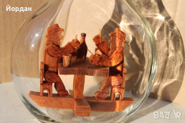 Стъклено шише за алкохол с дървени фигурки , снимка 7 - Други ценни предмети - 53564925