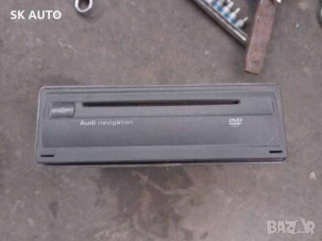 Audi A8 D3 charger четец DVD, снимка 1 - Части - 49564123