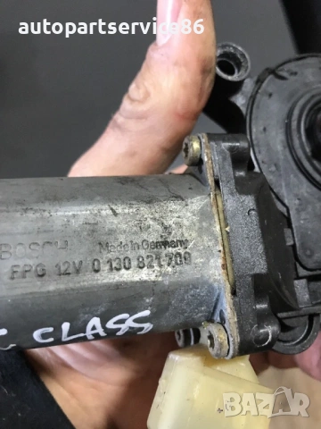 Мотор за стъкло предна дясна врата  за Mercedes C Class W202 (2001) 0130821700, снимка 2 - Части - 54041842