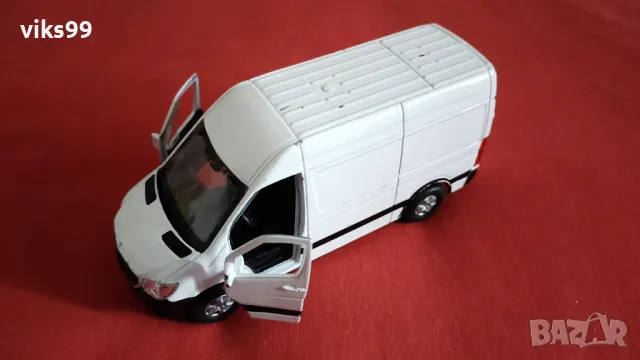 Mercedes-Benz Sprinter Panel Van Welly - Мащаб 1:34:39, снимка 2 - Колекции - 48767803