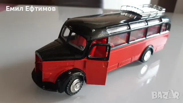 Умалени модели International Conrad -1/50 и NZG NZG Mercedes Benz Omnibus 0 3500- 1/40, снимка 5 - Колекции - 46821541