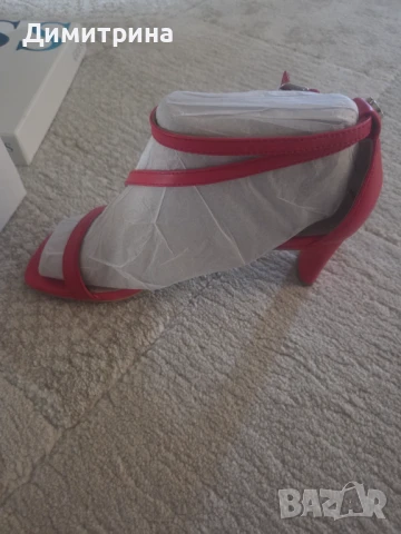 Обувки Guess, снимка 3 - Дамски обувки на ток - 50839492