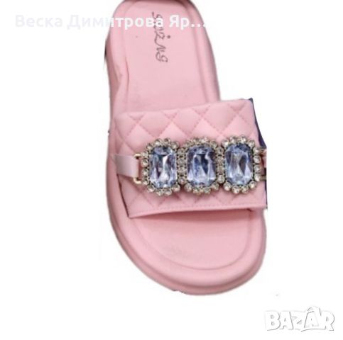 Бижу за вшите крака: Луксозни дамски чехли с кристали които привличат вниманието със своя блясък, снимка 4 - Чехли - 45497186