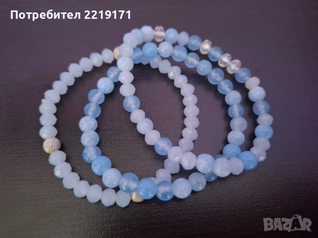 Комплект гривни от естествени камъни и стъклени кристали